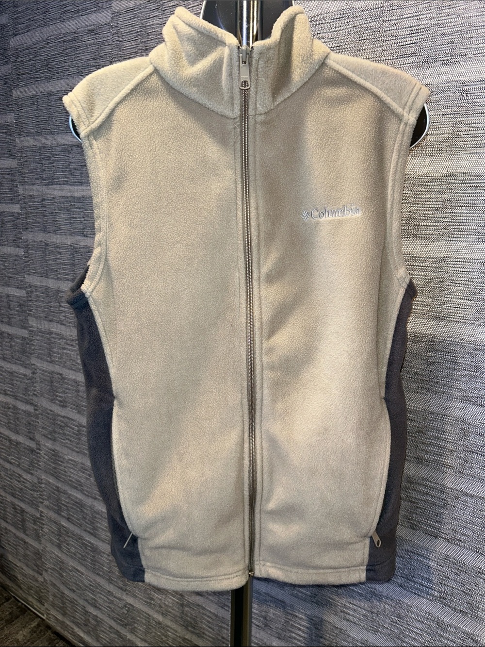 Columbia Men’s Beige Fleece Vest with Gray Side Panels